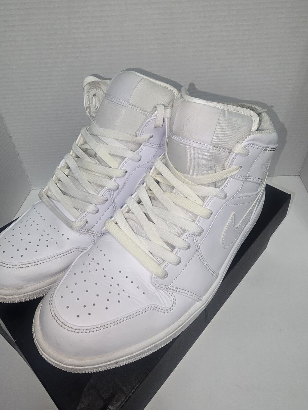 Nike Air Jordan 1 Mid Triple White 554724-136 Men's Size 11 Used With Box
